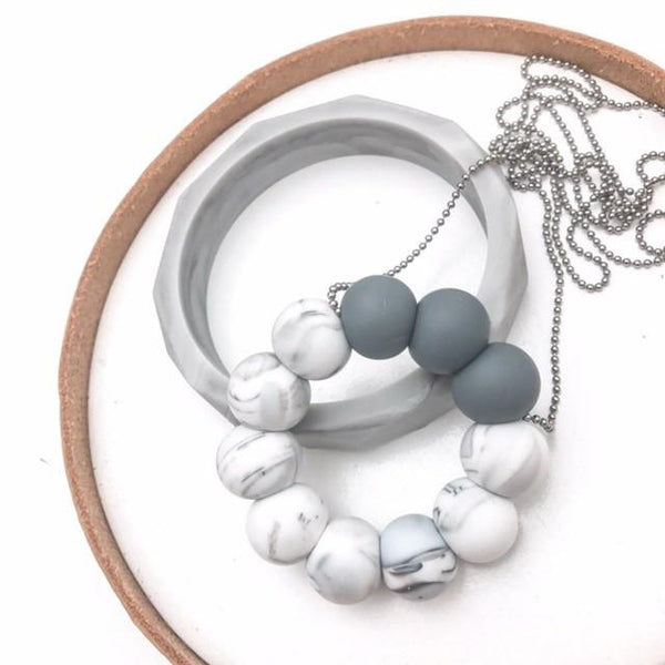 O-pendant Silicone Teething Necklace from
